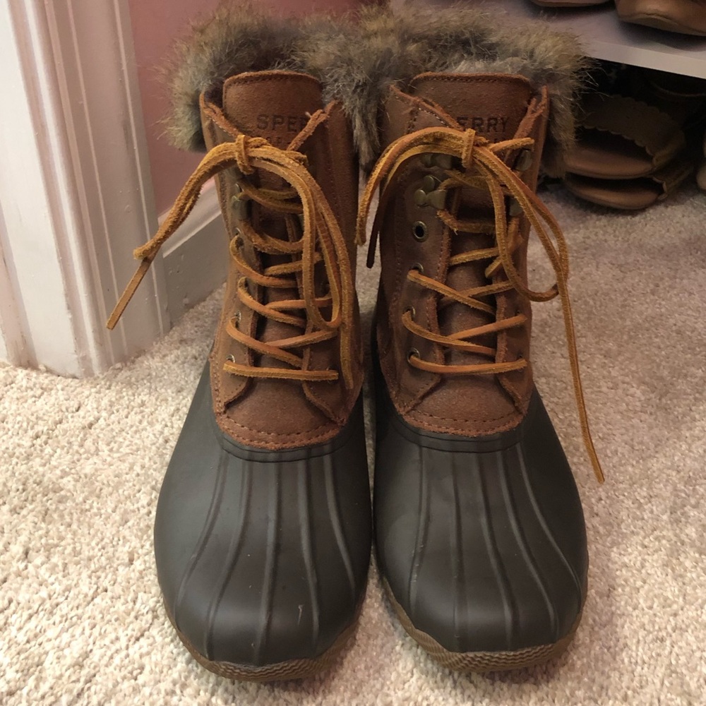Sperry duck boots with fur, size 7
